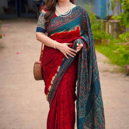 ব্লাউজ পিছ সহ ডিজিটাল প্রিন্ট শাড়ি কোড DP-6018